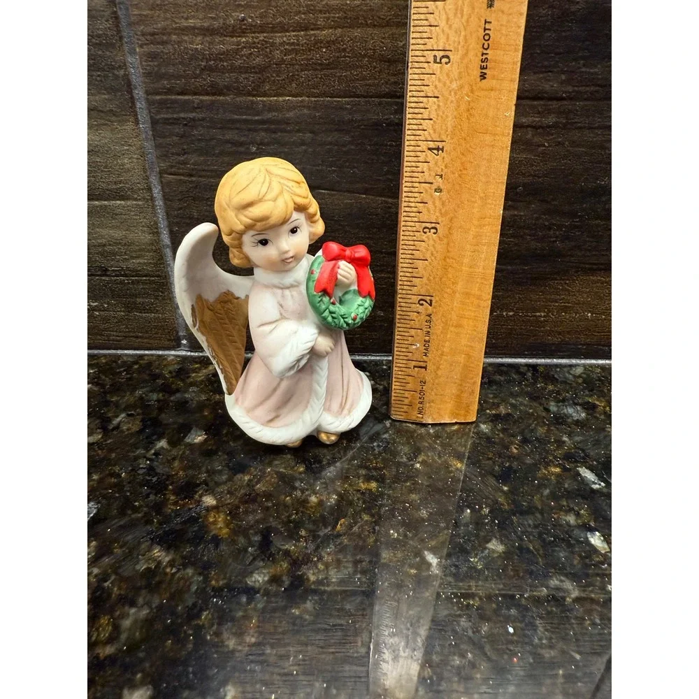 Vintage Homco Ceramic Angel with Wreath